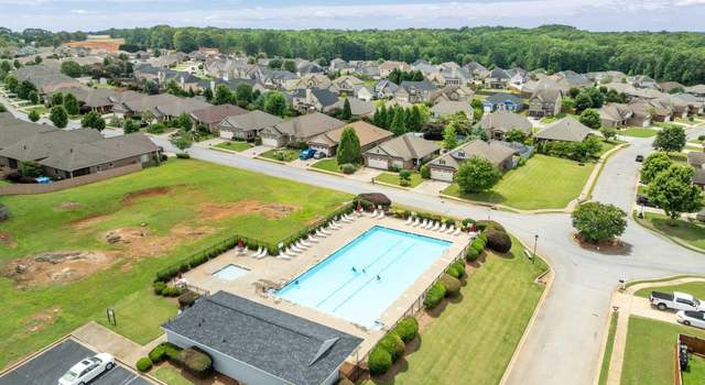 Photo of 46 Corgi Dr, Simpsonville, SC 29680