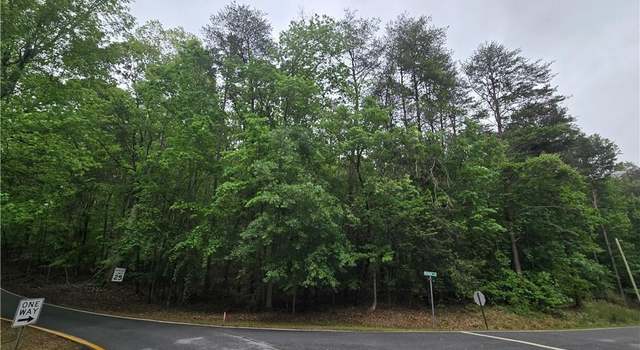 Photo of 501 N Arrowhead Dr, Westminster, SC 29693