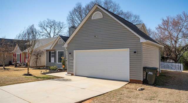 Photo of 11 Two Creeks Ct, Simpsonville, SC 29680