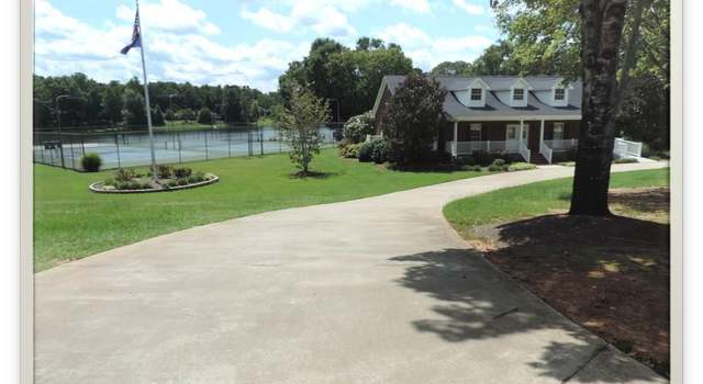 Photo of 140 Twin Lakes Dr, Moore, SC 29369
