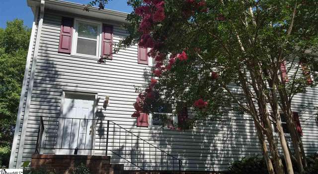 Photo of 8 Dover Dr, Taylors, SC 29687