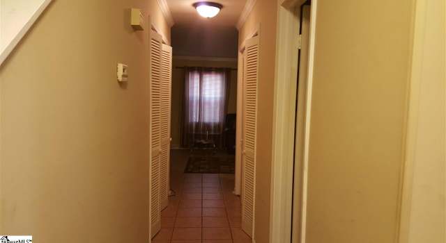 Photo of 8 Dover Dr, Taylors, SC 29687