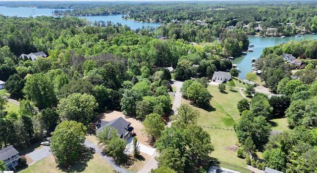 Photo of 205 Fisherman Ln, Seneca, SC 29672