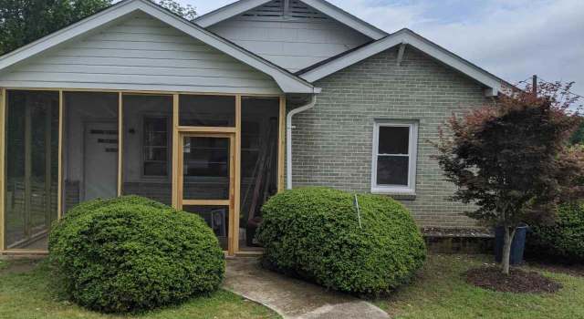 Photo of 204 Whitney St, Slater, SC 29683-8009