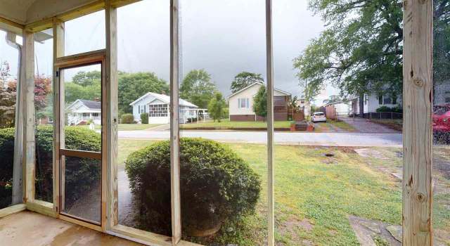 Photo of 204 Whitney St, Slater, SC 29683-8009