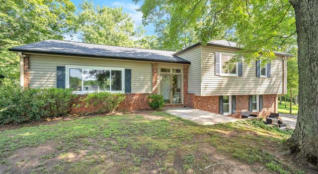 Photo of 196 E Lake Dr, Laurens, SC 29360