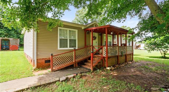 Photo of 393 Enola Station Rd, Spartanburg, SC 29307