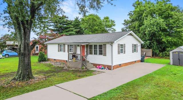 Photo of 4 Melrose Rd, Greenville, SC 29605