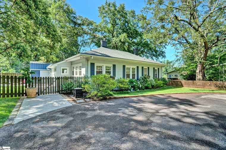 Photo of 32 Walnut St Greenville, SC 29607