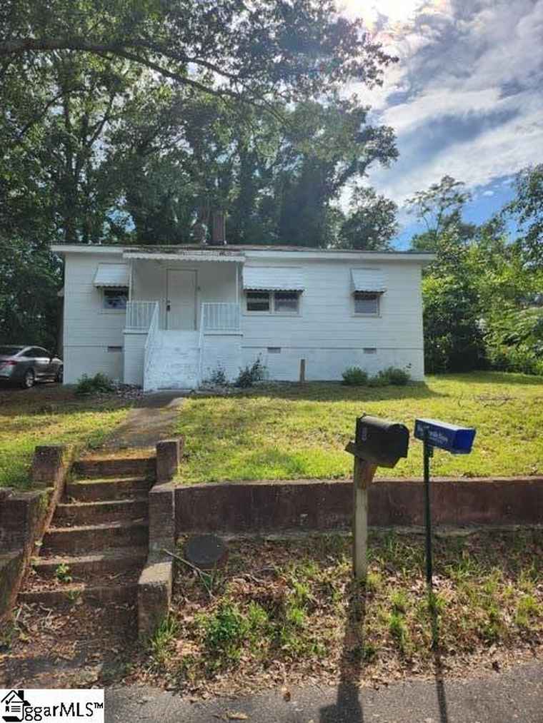 Photo of 8 Pear St Greenville, SC 29609