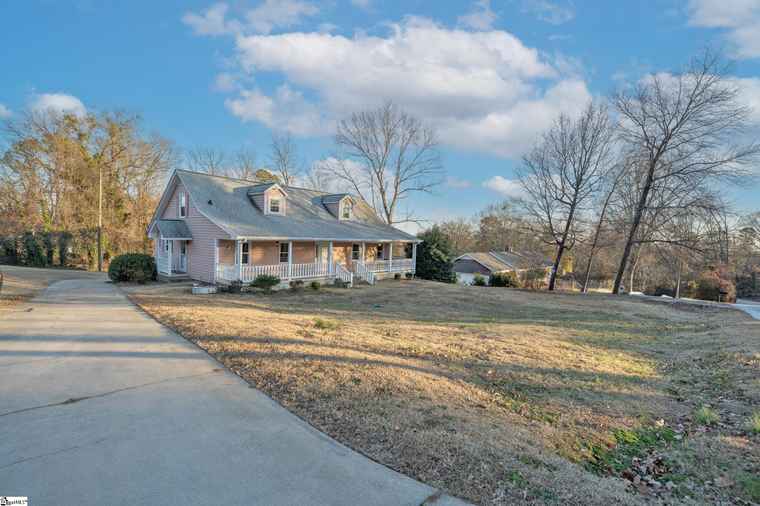 Photo of 106 Peachtree Dr Greer, SC 29651