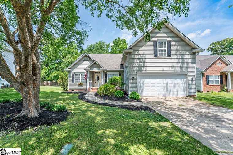 Photo of 27 N Orchard Farms Ave Simpsonville, SC 29681