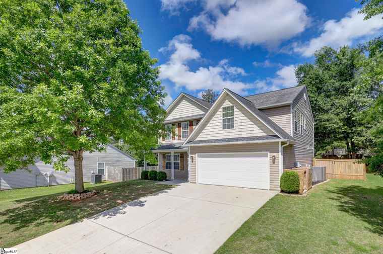 Photo of 419 Woodford Way Simpsonville, SC 29680
