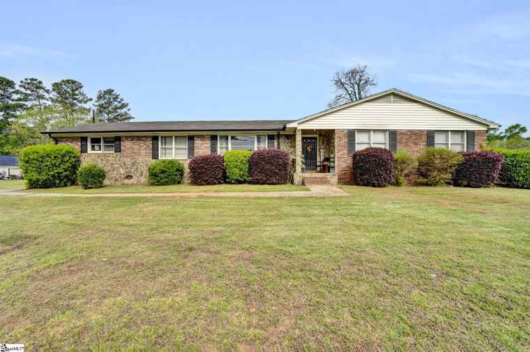Photo of 505 Bryson Dr Simpsonville, SC 29681