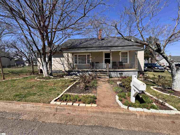 Photo of 14 19th St Greer, SC 29651