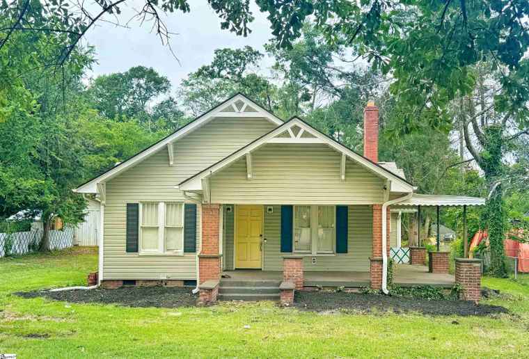 Photo of 203 Arlington Rd Greer, SC 29651