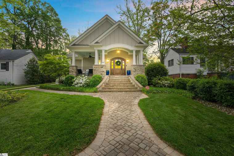 Photo of 307 Grove Rd Greenville, SC 29605