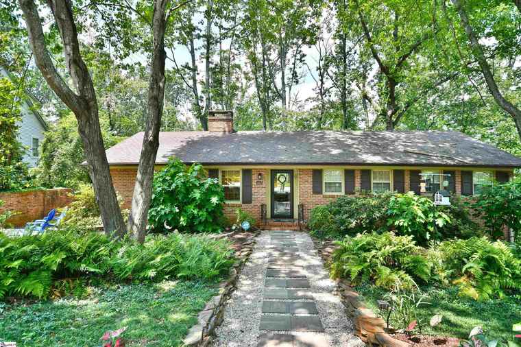 Photo of 217 Blue Ridge Dr Greer, SC 29651