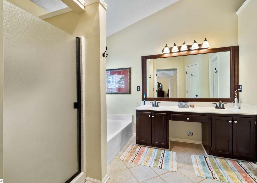 5 Mountain Face Ct, Greenville, SC 29617