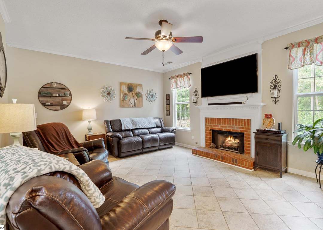 5 Mountain Face Ct, Greenville, SC 29617