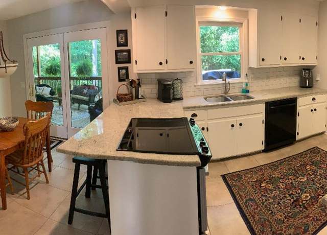 Property at 325 Pond View Ln, Lexington, SC 29072, 4 beds, 3 baths