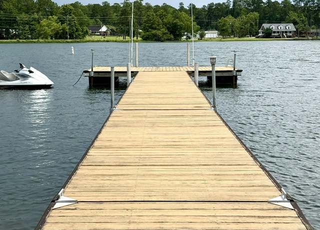 Property at 2112 Lake Shore Dr, Manning, SC 29102, 2 beds, 1.5 baths