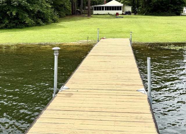 Property at 2112 Lake Shore Dr, Manning, SC 29102, 2 beds, 1.5 baths