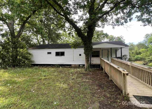 Property at 412 E New St, Timmonsville, SC 29161, 3 beds, 2 baths