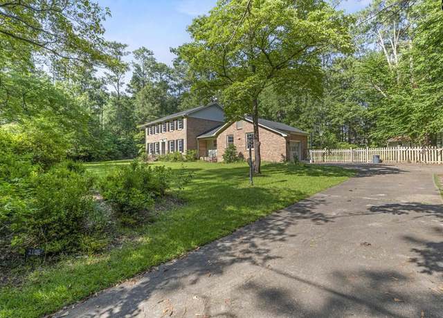 Property at 2106 Davie Ln, Camden, SC 29020, 4 beds, 2.5 baths