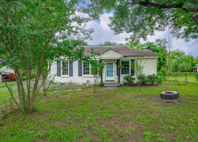 Property at 1614 Clyburn St, Camden, SC 29020, 2 beds, 1 bath