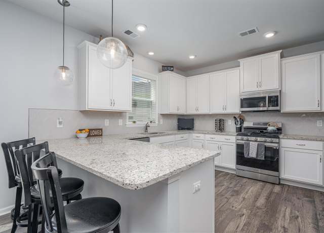 Property at 110 Preakness Stakes Dr, Lugoff, SC 29078-7121, 4 beds, 2.5 baths