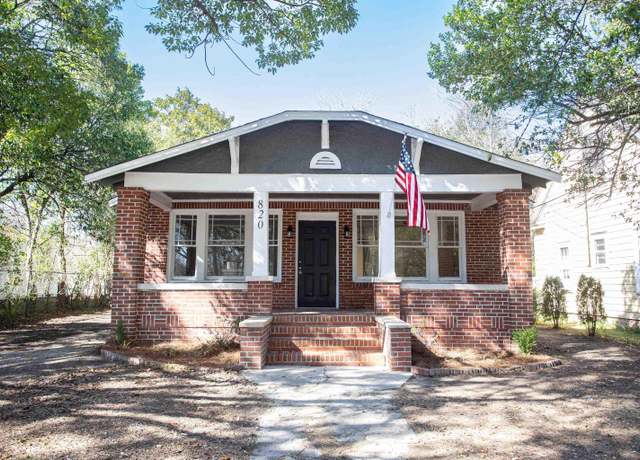 Property at 820 Chesnut St, Camden, SC 29020-0000, 3 beds, 1 bath
