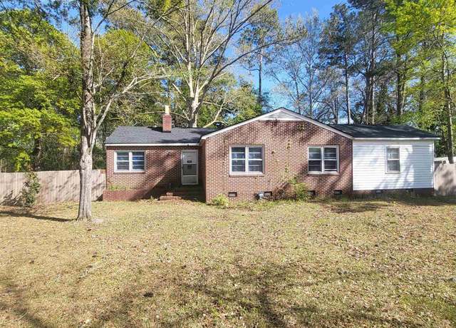 Property at 812 N Hampton St, Marion, SC 29517, 3 beds, 2 baths