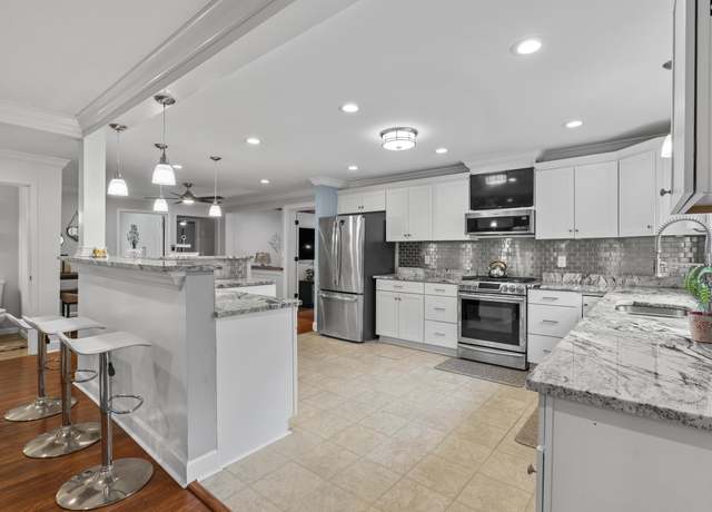 Property at 1510 Canal Dr, Columbia, SC 29210, 3 beds, 3.5 baths