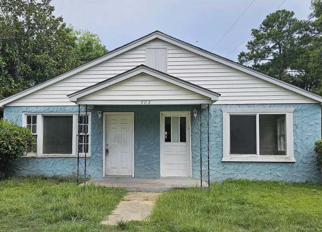 Property at 202 Crawford Rd, Columbia, SC 29203, 5 beds, 2 baths