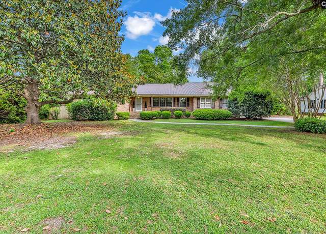 Property at 1305 Forest View Rd, Conway, SC 29526, 4 beds, 3 baths