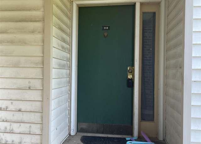 Property at 1208 Bush River Rd Unit H8, Columbia, SC 29210-0000, 2 beds, 1 bath