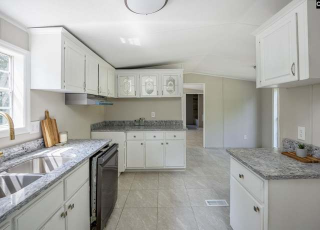 Property at 1527 Middlepen Rd, Orangeburg, SC 29115, 3 beds, 2 baths