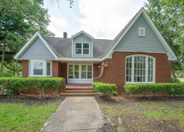 Property at 318 Summerland Ave, Batesburg, SC 29006, 3 beds, 2 baths