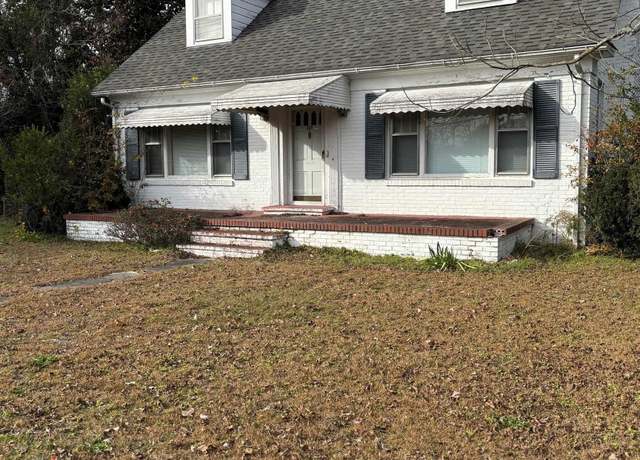Property at 209 E Columbia Ave, Batesburg, SC 29070, 4 beds, 2 baths