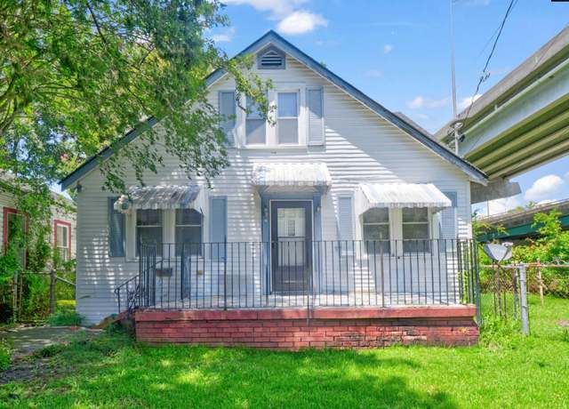 Property at 4 Poplar St, Charleston, SC 29403, 4 beds, 2 baths