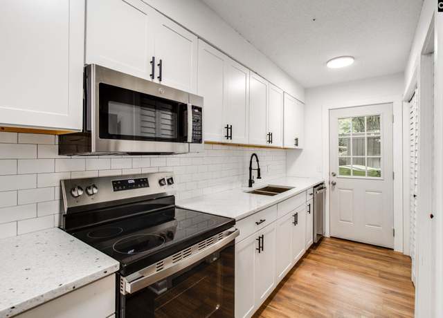 Property at 10 Royalgate Dr, Columbia, SC 29223, 3 beds, 2.5 baths