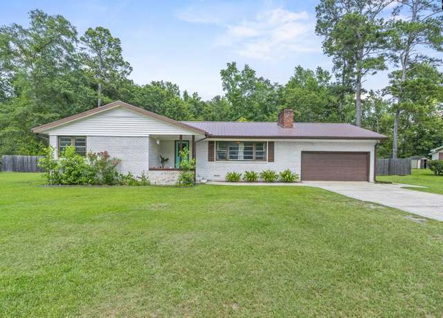 Property at 226 Mitchell St, Batesburg, SC 29006, 3 beds, 2 baths