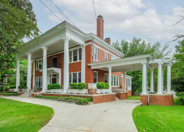 Property at 737 Caldwell St, Newberry, SC 29108, 4 beds, 4.5 baths