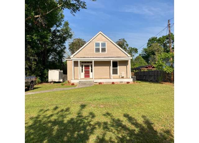 Property at 736 Bridge St, Bamberg, SC 29003-1048, 3 beds, 2.5 baths