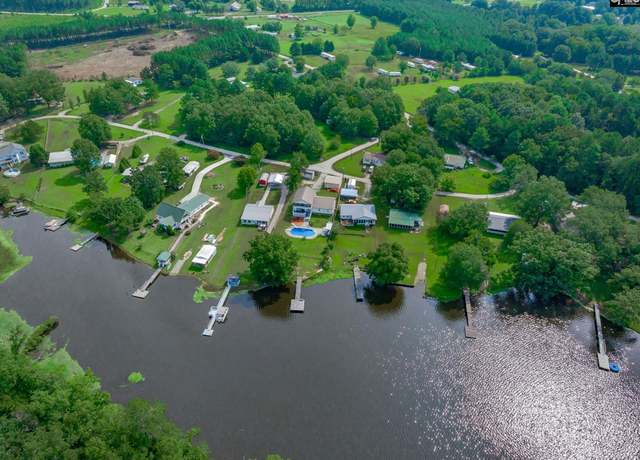 Property at 1031 Natures Cove Ct, Saluda, SC 29138, 5 beds, 3.5 baths