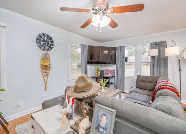 Property at 2008 Arnett Dr, Camden, SC 29020, 3 beds, 1.5 baths