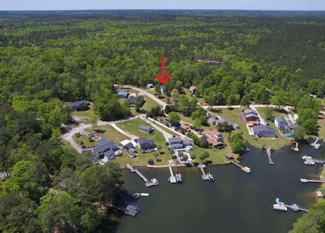 Property at 305 Lakeshore Dr, Leesville, SC 29070, 4 beds, 2.5 baths