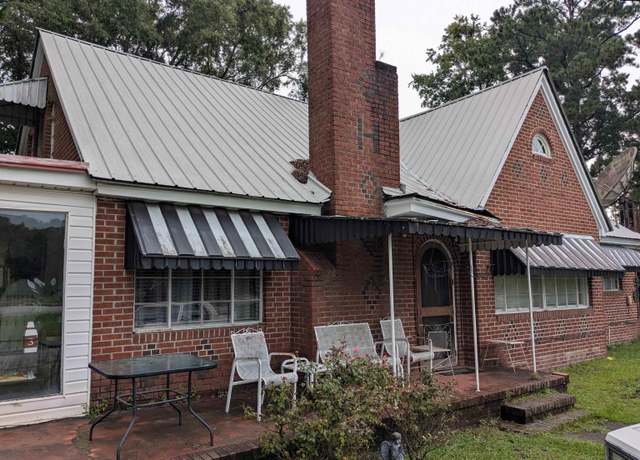 Property at 1608 South 5th St, Hartsville, SC 29550, 4 beds, 1 bath