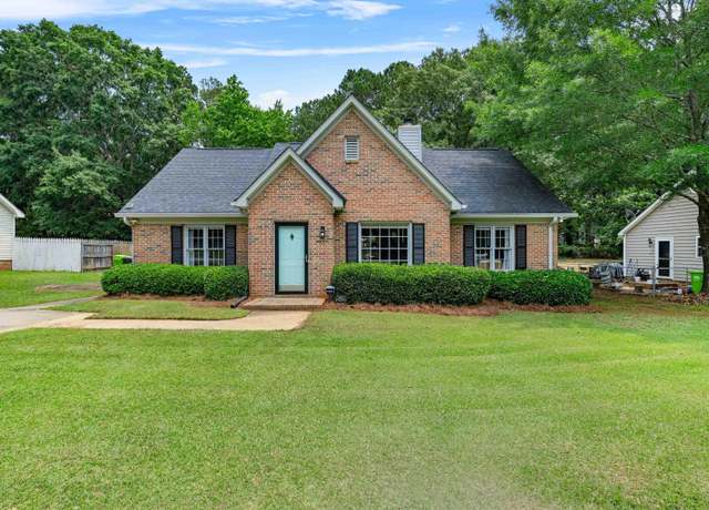 Property at 806 N Royal Tower Dr, Irmo, SC 29063, 3 beds, 2 baths